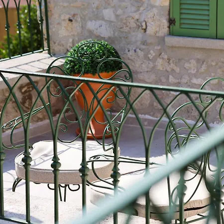 Voger Pino Szálloda *