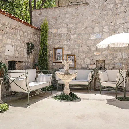 Voger Pino Hotel